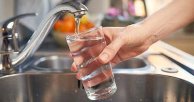 Ученые рассказали, почему стоит отказаться от бутилированной воды - focus.ua - Украина - Испания