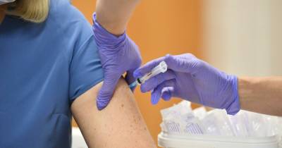 В Евросоюзе полную вакцинацию прошли 60% взрослого населения - dsnews.ua - Украина - Эмираты - Ляйен