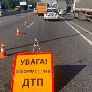 Под Киевом столкнулись грузовик и автобус с пассажирами: есть пострадавшие. Фотофакт - reporter-ua.com - Украина - Киев - Киевская обл. - Одесса