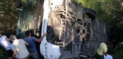 В перевернувшемся на юге Турции автобусе погибли четверо туристов из России - runews24.ru - Россия - Турция - провинция Анталья - Манавгат
