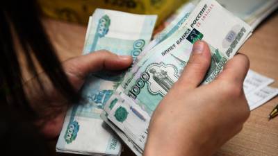 Антон Котяков - Единовременные выплаты получили родители 17,4 млн школьников - russian.rt.com - Россия