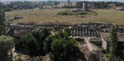 В одном из городов на западе Турции обнаружили ворота святилища Храма Зевса - enovosty.com - Турция