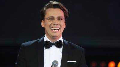 Максим Галкин - Гарри Галкин - Галкин похвастался богатым урожаем, выращенным в своих теплицах - mir24.tv - деревня Грязь