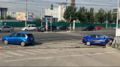 Ford Focus - Четыре человека пострадали в ДТП в Новосибирске - usedcars.ru - Новосибирск - район Октябрьский, Новосибирск