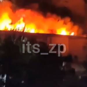В Запорожье на Металлургов горит крыша многоэтажного жилого дома. Видео - reporter-ua.com - Запорожье