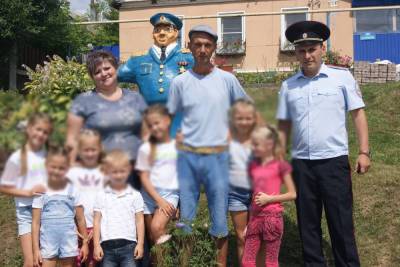 Курские полицейские поблагодарила авторов скульптуры сотрудника ГИБДД - chr.mk.ru - Россия - Курская обл. - Курск