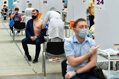 Александр Гинцбург - Гинцбург назвал сроки появления в России коллективного иммунитета - lenta.ru - Россия