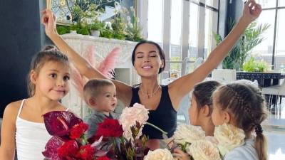 Оксана Самойлова - Жена Джигана намекнула на очередную беременность: «Угадайте, сколько детей?» - 5-tv.ru