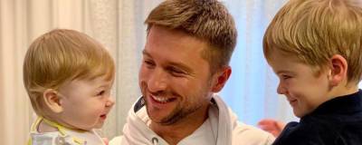 Сергей Лазарев - Певец Сергей Лазарев впервые вышел в свет с детьми - runews24.ru - Россия - Сочи