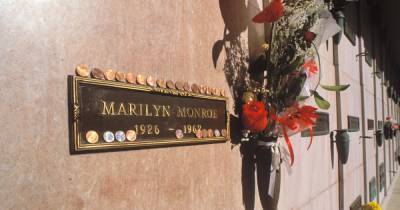 Мэрилин Монро - В США выставили на продажу склеп по соседству с Мэрилин Монро и Хью Хефнером за $2 млн - focus.ua - США - Украина - Лос-Анджелес