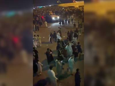 Минимум 40 человек погибли или пострадали из-за хаоса в аэропорту Кабула - nakanune.ru - США - Афганистан - Кабул
