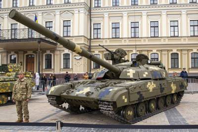 В Киеве заметили модернизированный советский танк - lenta.ru - Украина - Киев - Харьков