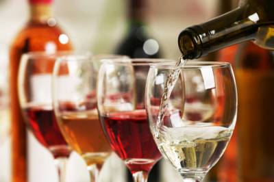 Эксперты рассказали, как образуется цена на вино в России - aif.ru - Россия