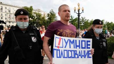 Алексей Навальный - Полиция продолжает визиты к москвичам из "слитой" базы Навального - svoboda.org - Москва