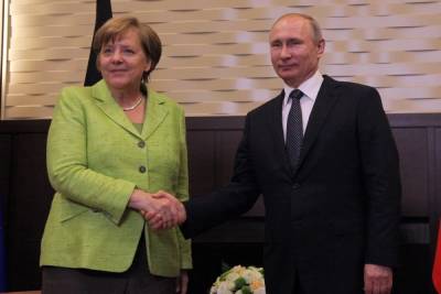 Владимир Путин - Ангела Меркель - Путин в начале встречи подарил Меркель цветы - mk.ru - Москва - Россия - Германия - Афганистан