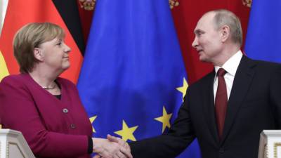 Владимир Путин - Ангела Меркель - Штеффен Зайберт - Путин встретил Меркель цветами и фразой на немецком - mir24.tv - Москва - Россия - Украина - Белоруссия - Германия - Афганистан