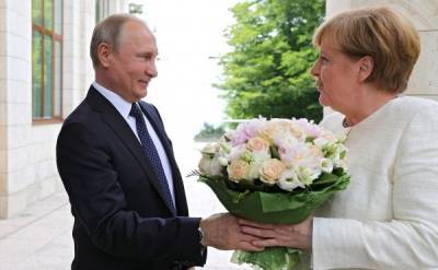 Владимир Путин - Ангела Меркель - "Немецким СМИ будет, что обсудить": Путин вновь подарил букет цветов Меркель - nakanune.ru - Россия - Сочи - Германия