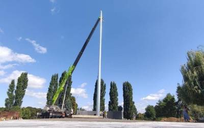 Богдан Хмельницкий - В Ужгороде наклонился новый флагшток за 6 млн - СМИ - korrespondent.net - Украина - Турция - Херсон - Ужгород