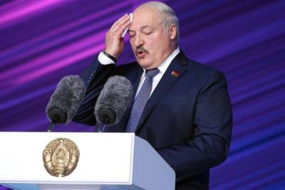 Александр Лукашенко - Лукашенко объяснил непонятливым военным, зачем менять Конституцию - mk.ru - Белоруссия