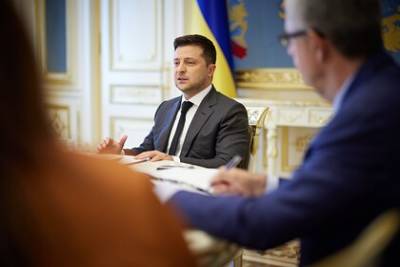 Владимир Зеленский - Виталий Кличко - Геннадий Москаль - Зеленскому пригрозили тюрьмой за попытку уволить Кличко - lenta.ru - Украина - Киев - Луганская обл. - Закарпатская обл.