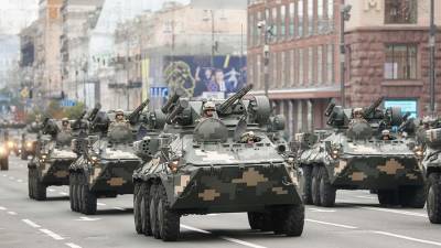 В Киеве репетицию парада военной техники прервали из-за сломавшегося танка - iz.ru - Украина - Киев - Израиль