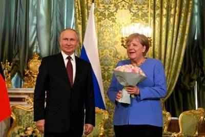Владимир Путин - Ангела Меркель - Подарившего цветы Путина Меркель назвала «дорогим Владимиром» - versia.ru - Москва - Россия - Германия