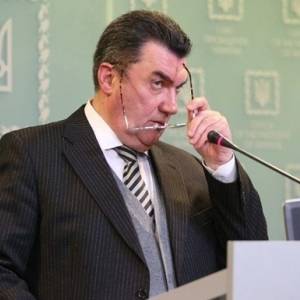 Анатолий Шарий - Алексей Данилов - В Украине ввели санкции против Шария, Деркача и Гужвы - reporter-ua.com - Украина - Снбо