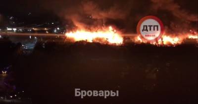 "Дому уже не помочь": в Киеве пятиэтажку охватил мощный пожар (фото, видео) - focus.ua - Украина - Киев - Киевская обл.