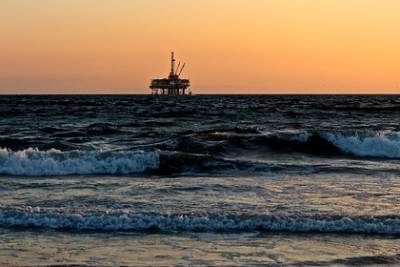 Нефть рекордно подешевела впервые за три месяца - lenta.ru - Лондон