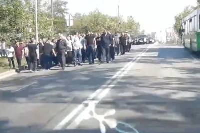 Траурная процессия в честь цыганского барона перекрыла улицу Репина в Екатеринбурге - eburg.mk.ru - Россия - Екатеринбург - Воронеж - Тюмень - Челябинск - Пермь
