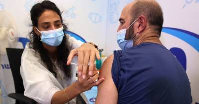 Нафтали Беннетт - Израиль разрешил прививать людей старше 40 лет тремя дозами COVID-вакцины - rus.delfi.lv - Израиль - Латвия - Иерусалим