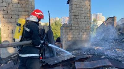 В Киеве вспыхнул пожар в многоэтажке, жителей эвакуировали - ru.slovoidilo.ua - Украина - Киев - Киевская обл. - Бровары - район Голосеевский