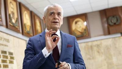 Геннадий Онищенко - Геннадий Онищенко предупредил о всплеске заболевания гриппом осенью - vm.ru - Россия