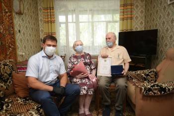 Сергей Воропанов - Мэр Вологды лично поздравил самые крепкие семейные пары - vologda-poisk.ru - Вологда