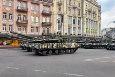 Во время репетиции военного парада в Киеве водитель специально наехал на патрульного - rupor.info - Киев