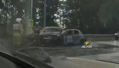 На парковке в новосибирском аэропорту Толмачево полностью сгорел автомобиль Peugeot - runews24.ru - Новосибирск - Новосибирская обл.