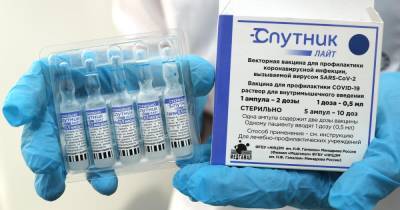 Михаил Мурашко - "Спутник Лайт" разрешили для вакцинации граждан старше 60 лет - ren.tv