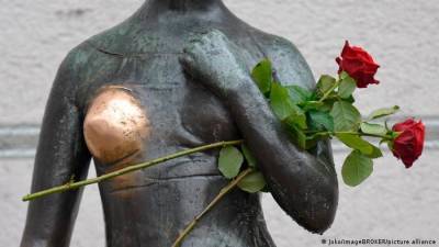 Грудь Джульетты вызвала в Мюнхене спор о сексизме - obzor.lt - Германия