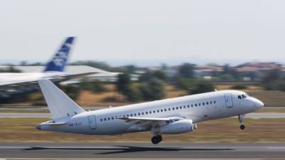 Sukhoj Superjet-100 резко снизился до 3000 м и продолжает полёт - svoboda.org - Москва - Волгоград - Тамбовская обл.