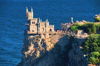 Над «Ласточкиным гнездом» в Крыму подняли флаг Украины (фото) - sharij.net - Украина - Крым - Херсон - Одесса - Винницкая обл.