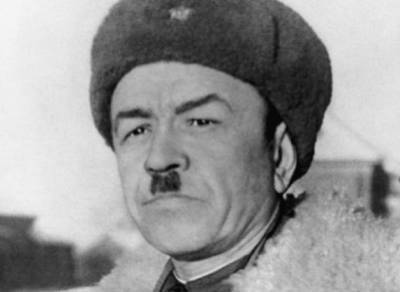 Адольф Гитлер - Какие советские генералы носили усы «щёточку» в Великую Отечественную - russian7.ru - Германия