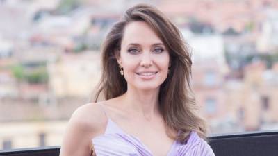 Анджелина Джоли - Анджелина Джоли завела Instagram для поддержки жителей Афганистана - 5-tv.ru - Афганистан