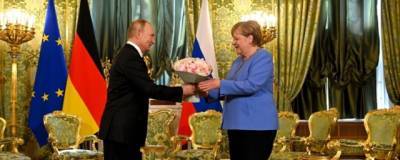 Владимир Путин - Ангела Меркель - Sohu назвало Путина галантным человеком, основываясь на подаренных им Меркель цветах - runews24.ru - Россия - Китай - Германия