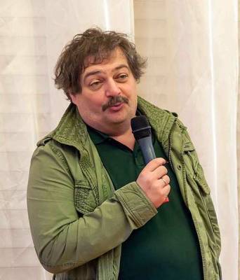 Дмитрий Быков - Жители Донбасса раскритиковали публициста Быкова за рецензию на фильм «Солнцепек» - actualnews.org - Москва - Донбасс - Луганск