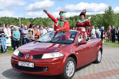 Кого здесь только нет, но главный – Помидор! В Ивье проходит праздник "Іўеўскі памідор" - grodnonews.by - Белоруссия