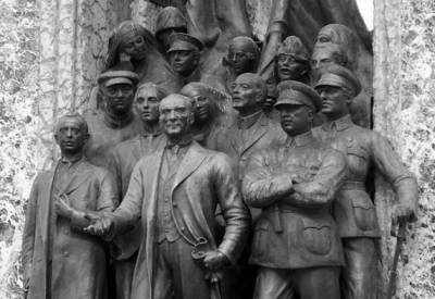 Мустафа Кемаль Ататюрк - Ворошилов и Аралов: за что турки поставили памятник командирам Красной Армии - russian7.ru - Турция - Стамбул