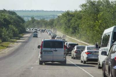 На запорожской трассе многокилометровые пробки в направлении моря - novostiua.news - Украина - Запорожье - Мелитополь - Степногорск