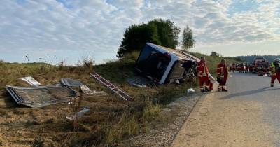 В Германии перевернулся автобус с туристами из Чехии - фото - obozrevatel.com - Италия - Германия - Чехия - Прага