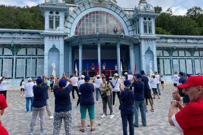«Зарядка с чемпионом» ко Дню российского флага прошла в Железноводске - kavkaz.mk.ru - Россия - Железноводск