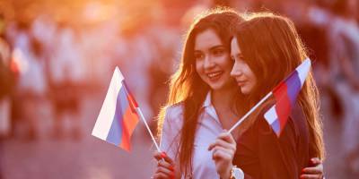 В России отмечают День флага - tvc.ru - Россия - Крым - Астраханская обл.